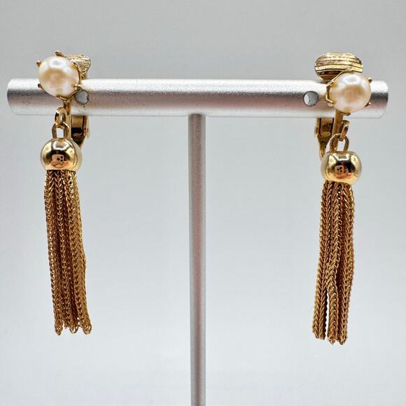 Vintage Faux Pearl And Tassel Clip On Earrings Gold Tone Chic Occasion Holiday - Picture 4 of 10